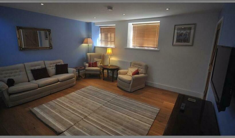 Bed and Breakfast Court Farm Barns