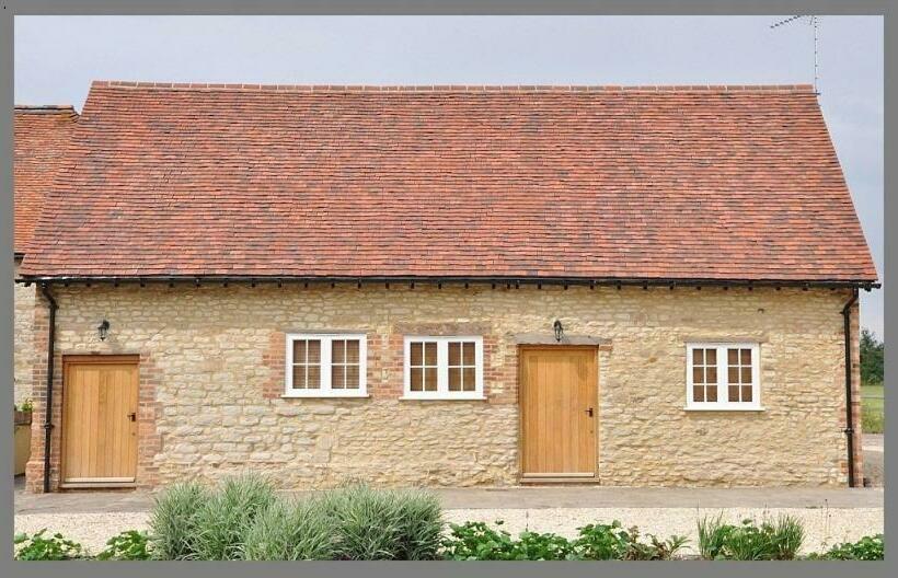 Bed and Breakfast Court Farm Barns