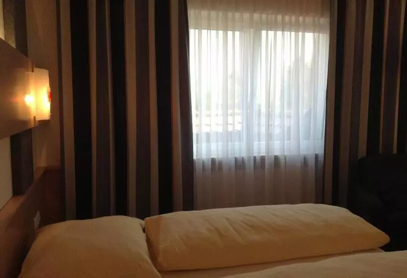 Hotelli Leonsteinerhof