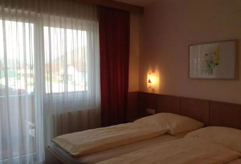 Hotelli Leonsteinerhof