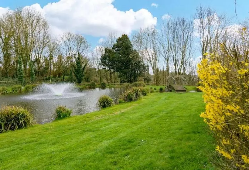 ホテル Luccombe Farm Holiday Cottages