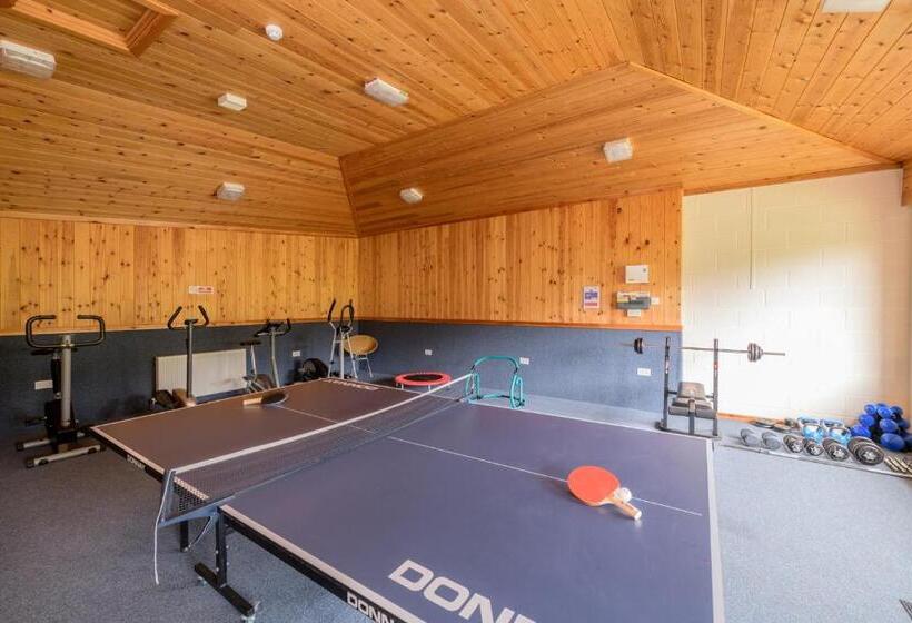 Отель Luccombe Farm Holiday Cottages