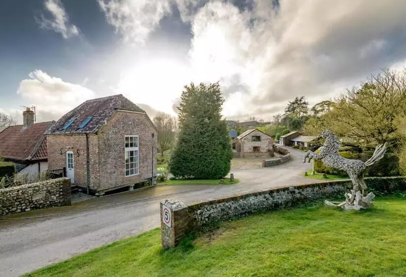 ホテル Luccombe Farm Holiday Cottages