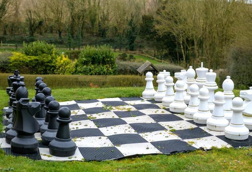 Отель Luccombe Farm Holiday Cottages