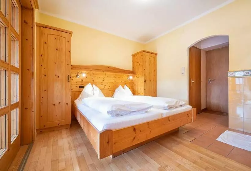 ホテル Mayer   Wirtshaus Und Dorf