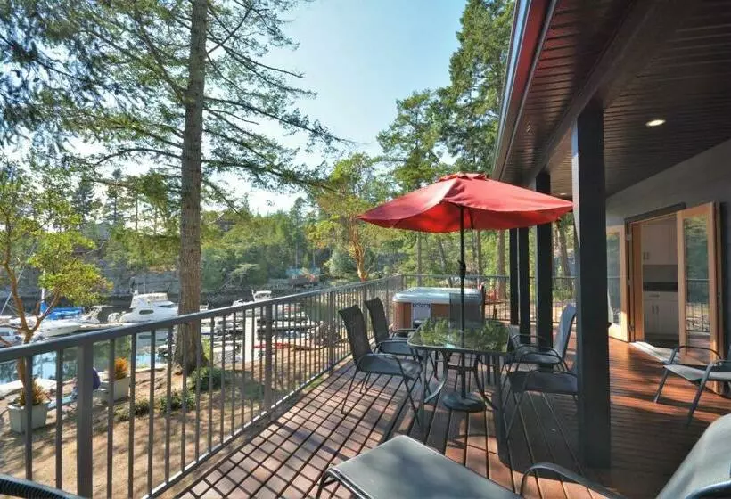 Hotelli Pender Harbour Resort & Marina