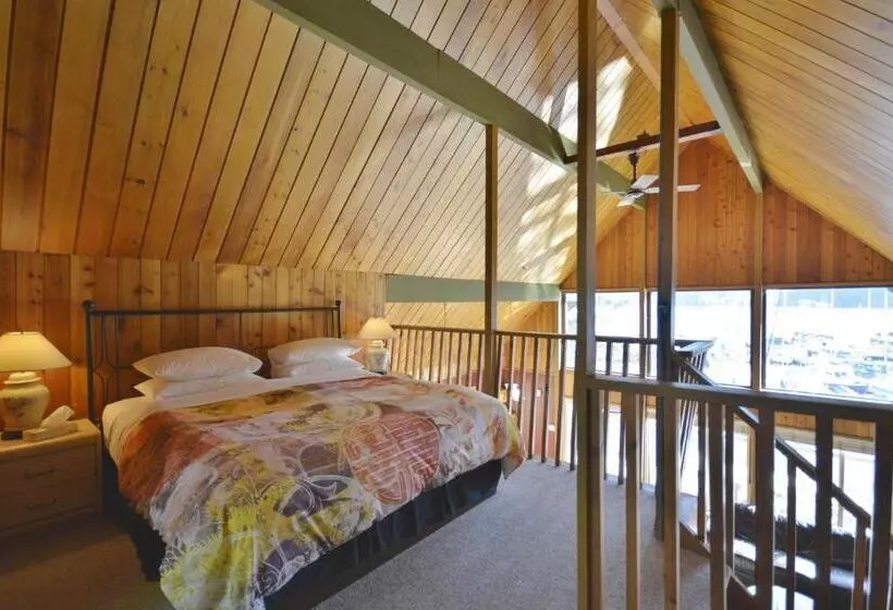 Hotelli Pender Harbour Resort & Marina