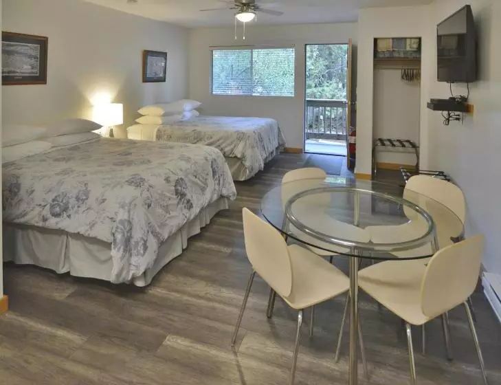 Hotelli Pender Harbour Resort & Marina