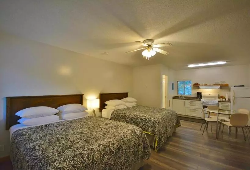 Hotelli Pender Harbour Resort & Marina