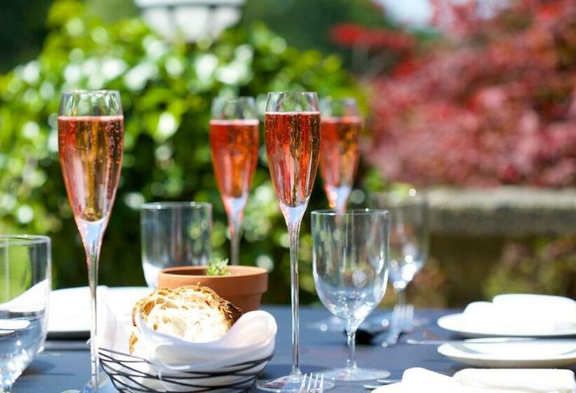 The Manor At Sway – Hotel, Restaurant And Gardens