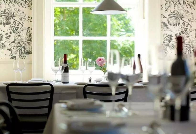 The Manor At Sway – Hotel, Restaurant And Gardens