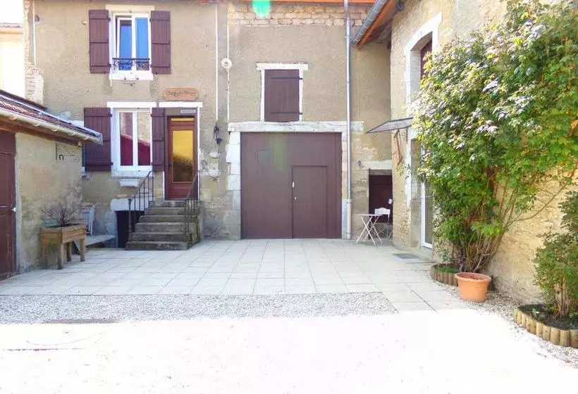 Majatalo Chez Monique