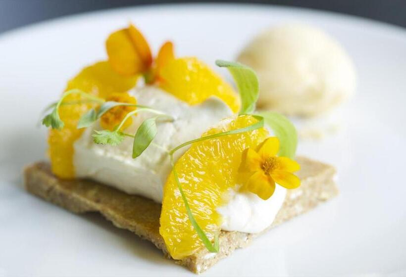 The Manor At Sway – Hotel, Restaurant And Gardens