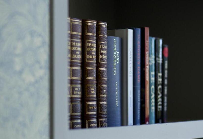 The Manor At Sway – Hotel, Restaurant And Gardens