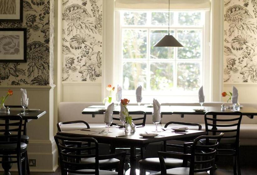 The Manor At Sway – Hotel, Restaurant And Gardens