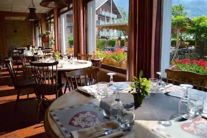 Отель Auberge De Costaroche