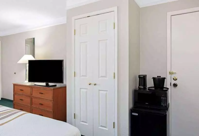 Отель Baymont By Wyndham Fort Stockton