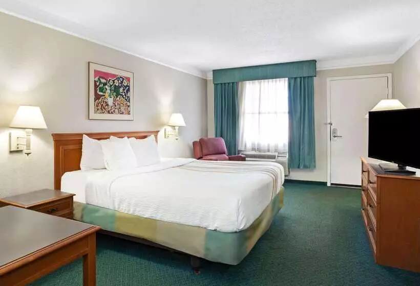 Отель Baymont By Wyndham Fort Stockton