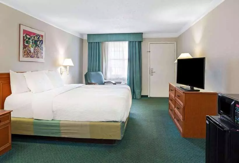 Отель Baymont By Wyndham Fort Stockton