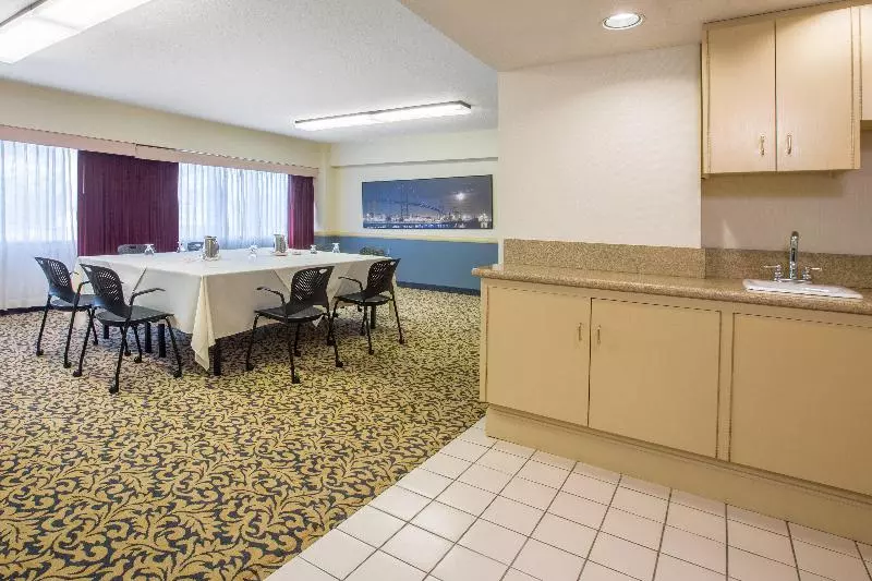 Crowne Plaza Hotel Los Angeles Harbor, An Ihg