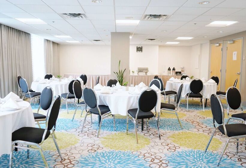 هتل Hampton Inn And Suites By Hilton, Downtown Vancouver