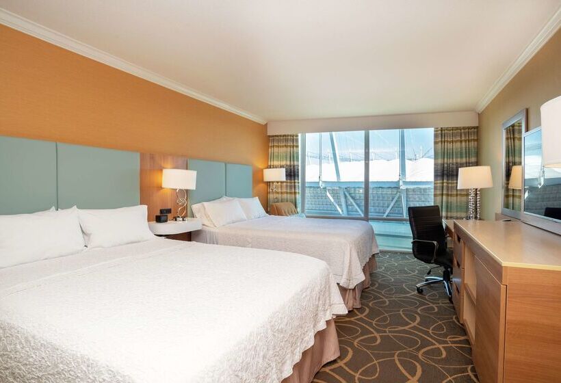 هتل Hampton Inn And Suites By Hilton, Downtown Vancouver