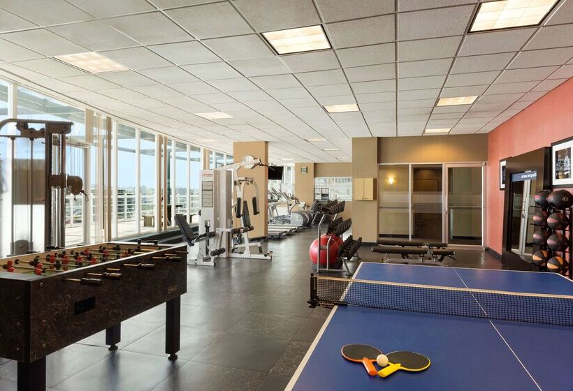 هتل Hampton Inn And Suites By Hilton, Downtown Vancouver