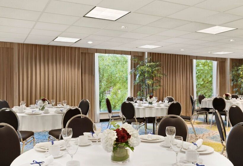 هتل Hampton Inn And Suites By Hilton, Downtown Vancouver