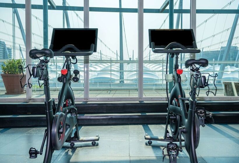 هتل Hampton Inn And Suites By Hilton, Downtown Vancouver