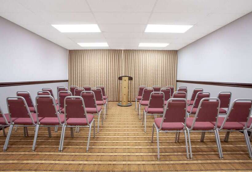 בית מלון כפרי Ramada By Wyndham Davenport Orlando South