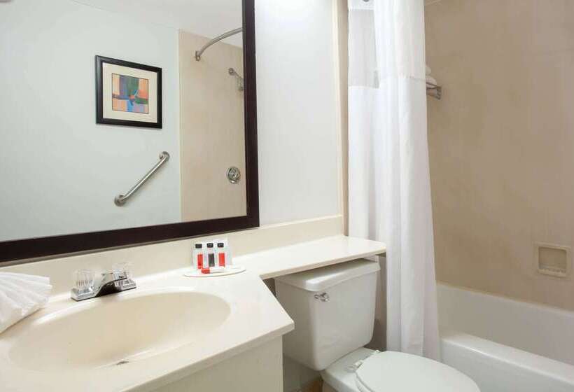 בית מלון כפרי Ramada By Wyndham Davenport Orlando South