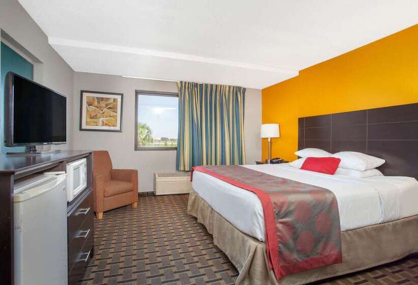 בית מלון כפרי Ramada By Wyndham Davenport Orlando South
