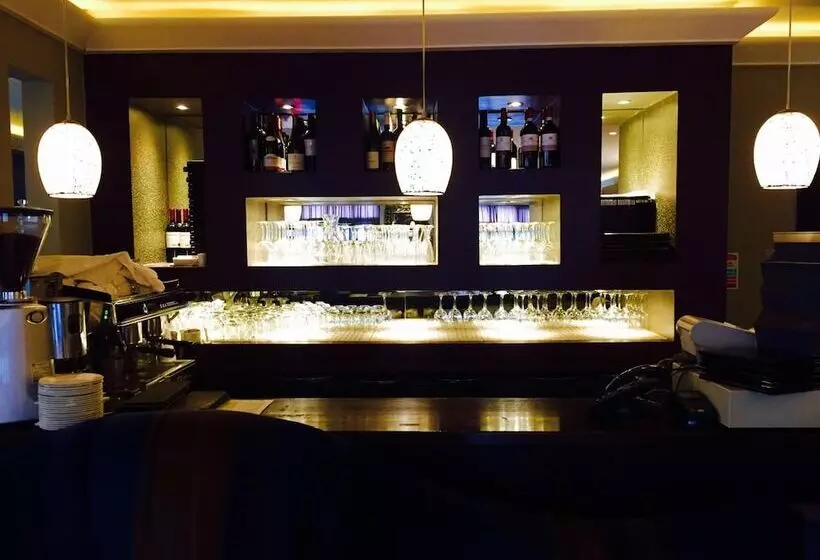 Отель Zuni Restaurant & Boutique