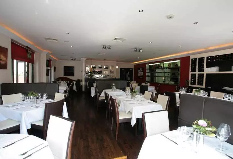 Отель Zuni Restaurant & Boutique