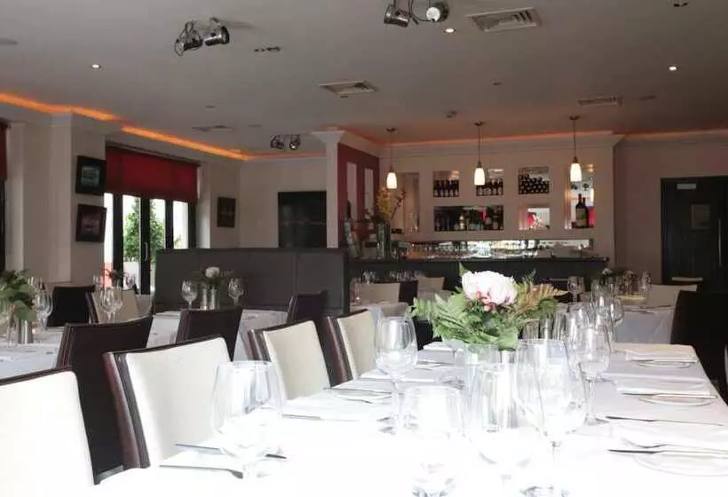 Отель Zuni Restaurant & Boutique