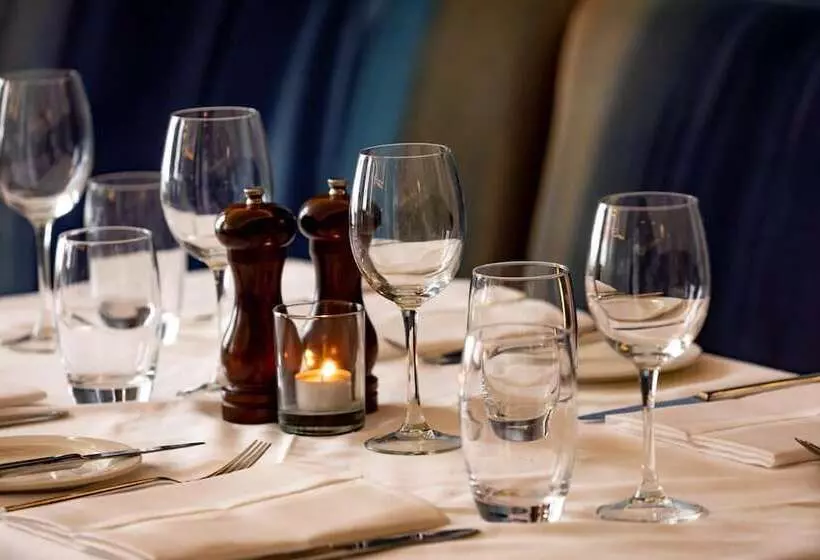 Отель Zuni Restaurant & Boutique