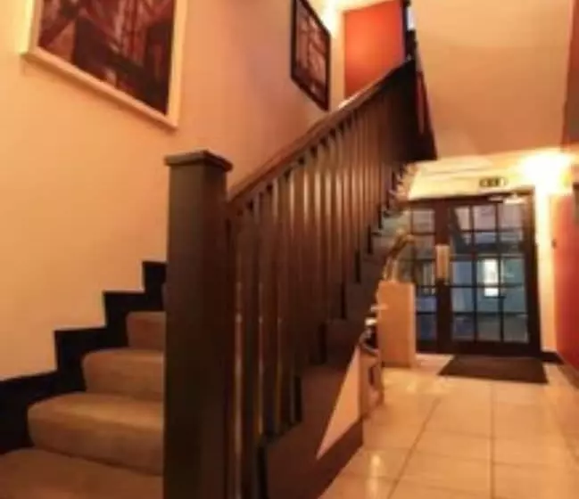 Отель Zuni Restaurant & Boutique