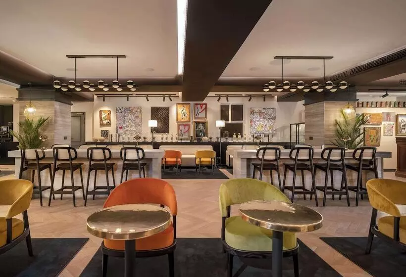 Marty Hotel Bordeaux - Tapestry Collection by Hilton