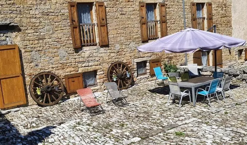 ベッドアンドブレックファースト Chambres D Hôtes Entre Dolmens Et Fontaines