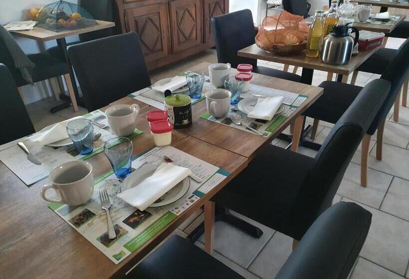 مبيت وإفطار Chambres D Hôtes Entre Dolmens Et Fontaines