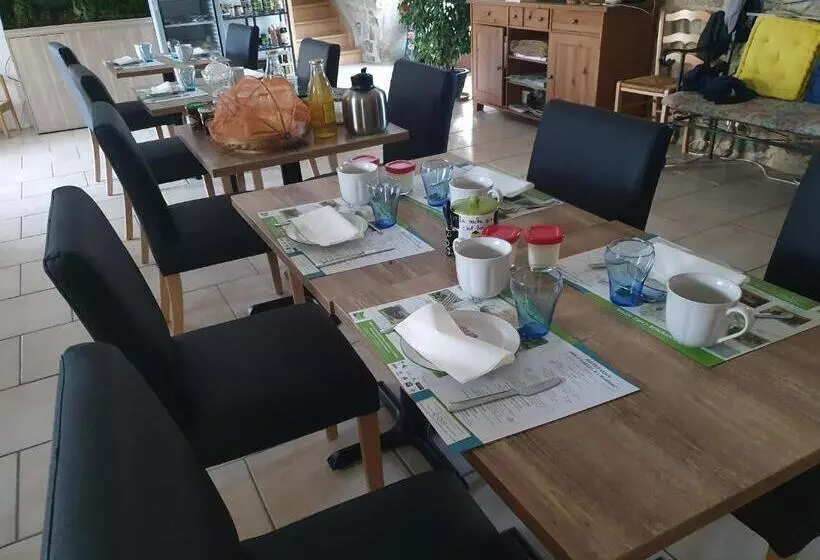 ベッドアンドブレックファースト Chambres D Hôtes Entre Dolmens Et Fontaines