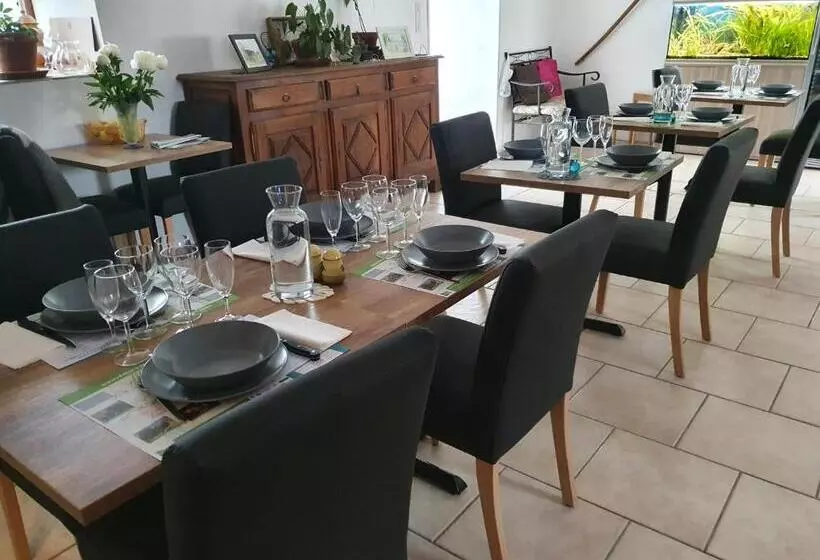 ベッドアンドブレックファースト Chambres D Hôtes Entre Dolmens Et Fontaines