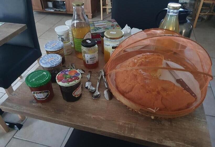 مبيت وإفطار Chambres D Hôtes Entre Dolmens Et Fontaines