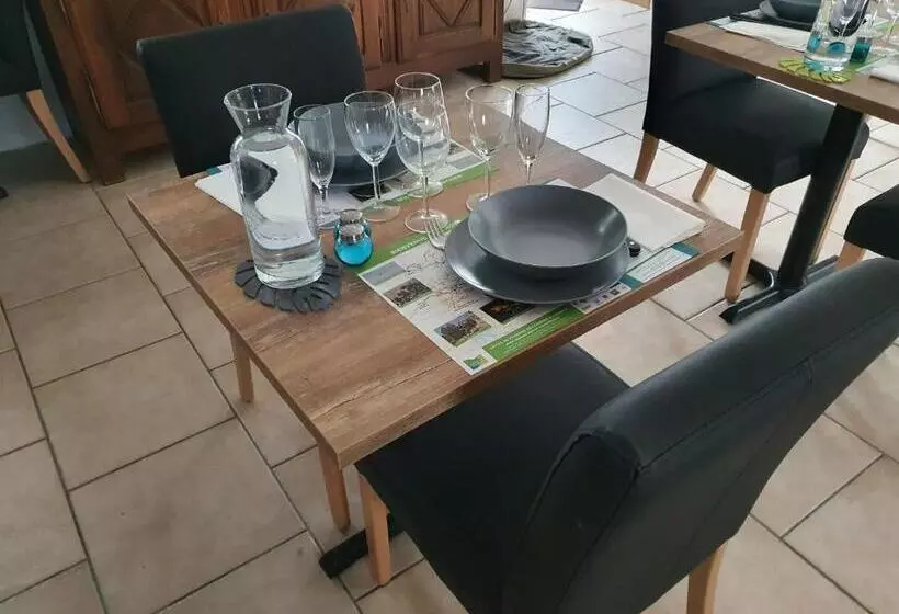 ベッドアンドブレックファースト Chambres D Hôtes Entre Dolmens Et Fontaines