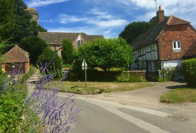 مبيت وإفطار Tirol House