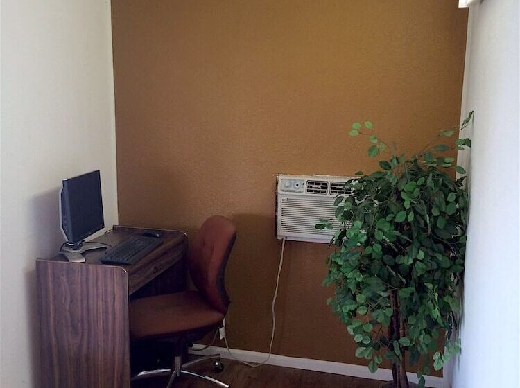 酒店 Connell Inn And Suites