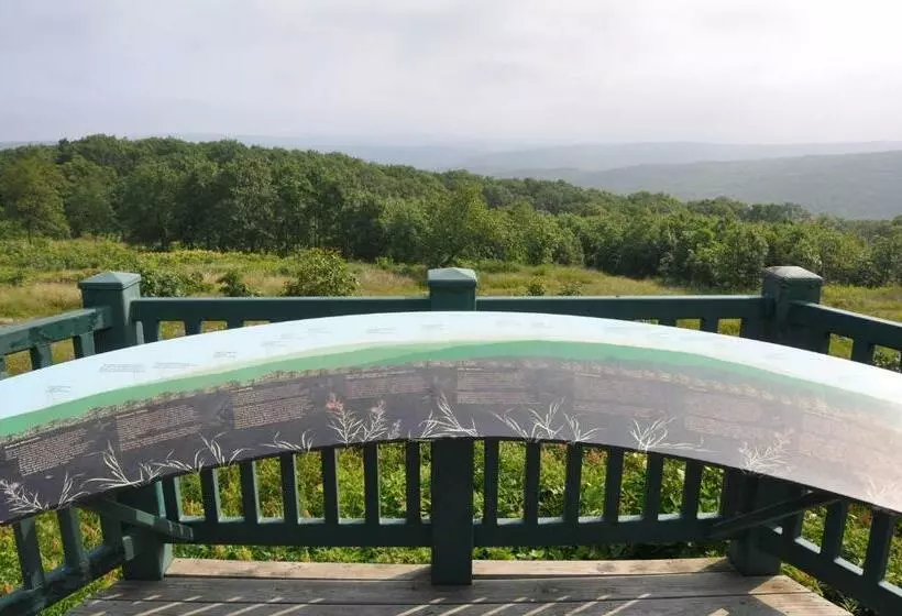 Hotelli Shepherd Mountain Inn & Suites