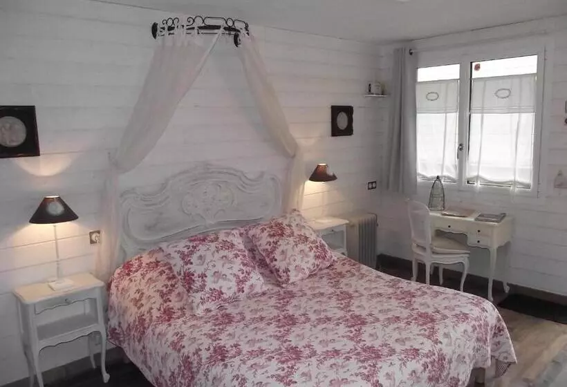 Les Belles époques B&b   Piscine   Terrasses   Brumisateurs   Proche Puy Du Fou