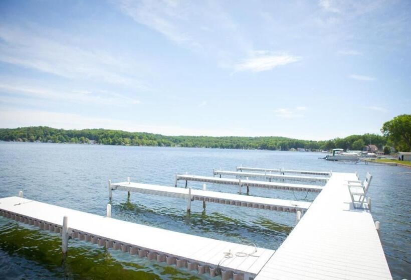 منتجع Bay Pointe Inn