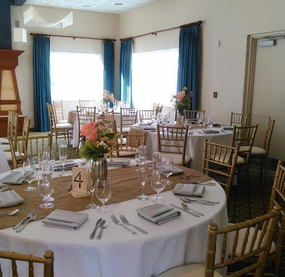 منتجع Bay Pointe Inn